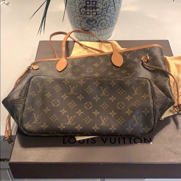 Louis Vuitton Neverfull Monogram with wristlet - Picture 3 of 12